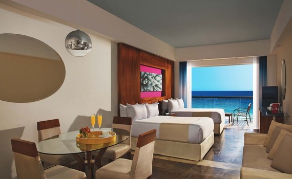 Altitude Junior  Suite  Ocean front –  1 King bed Hotel Krystal Grand Los Cabos San José del Cabo